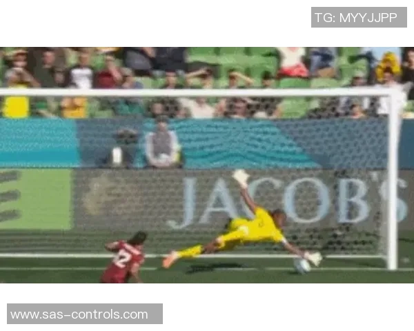 姚明传奇时刻再现断球瞬间引发全场欢呼与热议