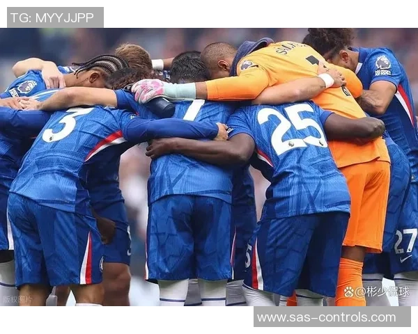 英超激战：里昂逆转切尔西引发争议判罚全场沸腾