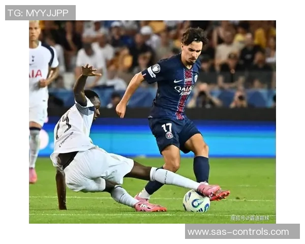 英超激战巴黎圣日耳曼大胜曼城点球大战瞬间点燃全场激情