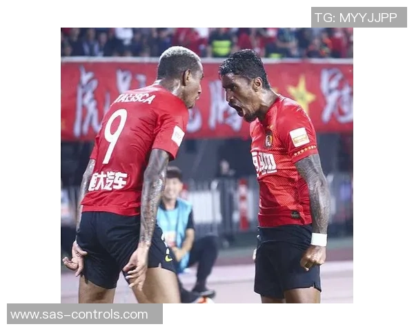 中超热战切尔西与巴黎圣日耳曼握手言和帽子戏法引发全场狂欢