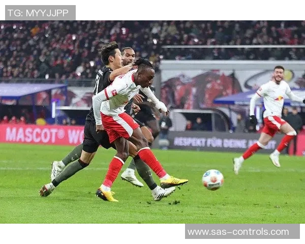 世界杯精彩对决莱比锡大胜里昂帽子戏法点燃全场激情