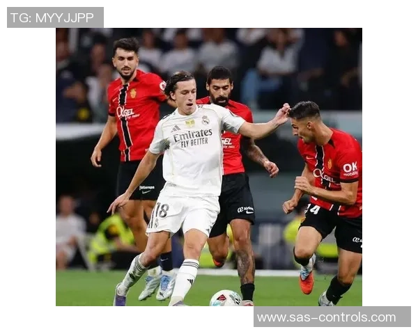 意甲经典对决皇马逆转曼联乌龙球成比赛转折点精彩集锦回顾