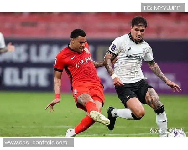 中超焦点战巴萨与本菲卡激战成平局争议判罚引发全场热议