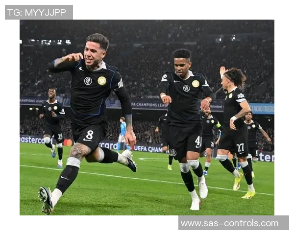 欧联杯激战那不勒斯与切尔西鏖战至平局补时瞬间引发全场狂欢