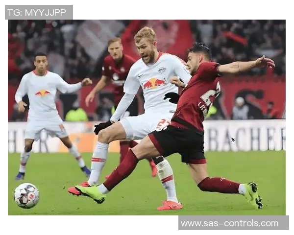 欧冠激战曼联主场狂胜莱比锡五球大捷全场沸腾