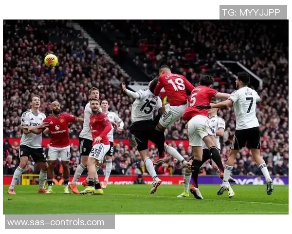 英超激战：拜仁与巴黎圣日耳曼1-1平局乌龙球引发争议判罚全场沸腾