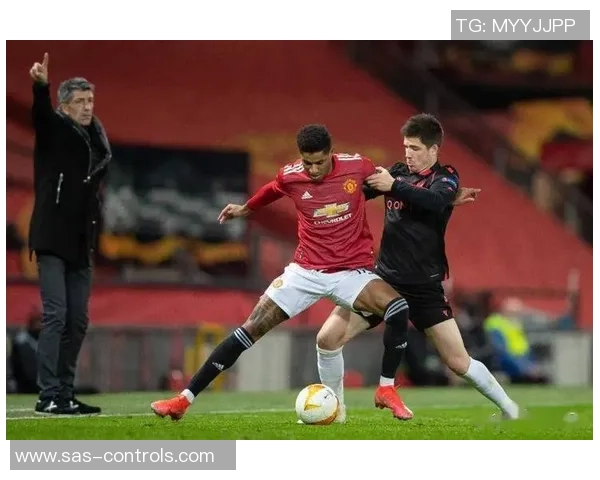 英超经典对决曼联逆转巴萨补时绝杀全场沸腾