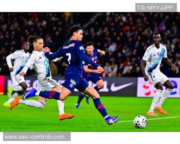 英超精彩对决那不勒斯大胜巴黎圣日耳曼全场沸腾瞬间回顾