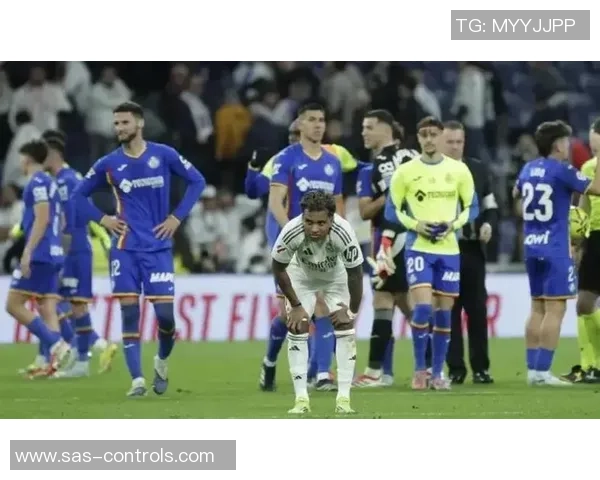 皇马在世界杯激战中以6-2战胜那不勒斯补时进球点燃全场激情 皇马在世界杯激战中以6-2战胜那不勒斯补时进球点燃全场激情